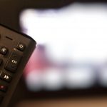 Ecrãs de Contrastes: Do Sobrenatural Nacional ao Caos Hospitalar Americano